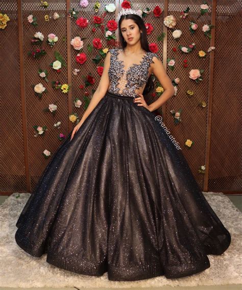 Vestidos de debutantes preto .